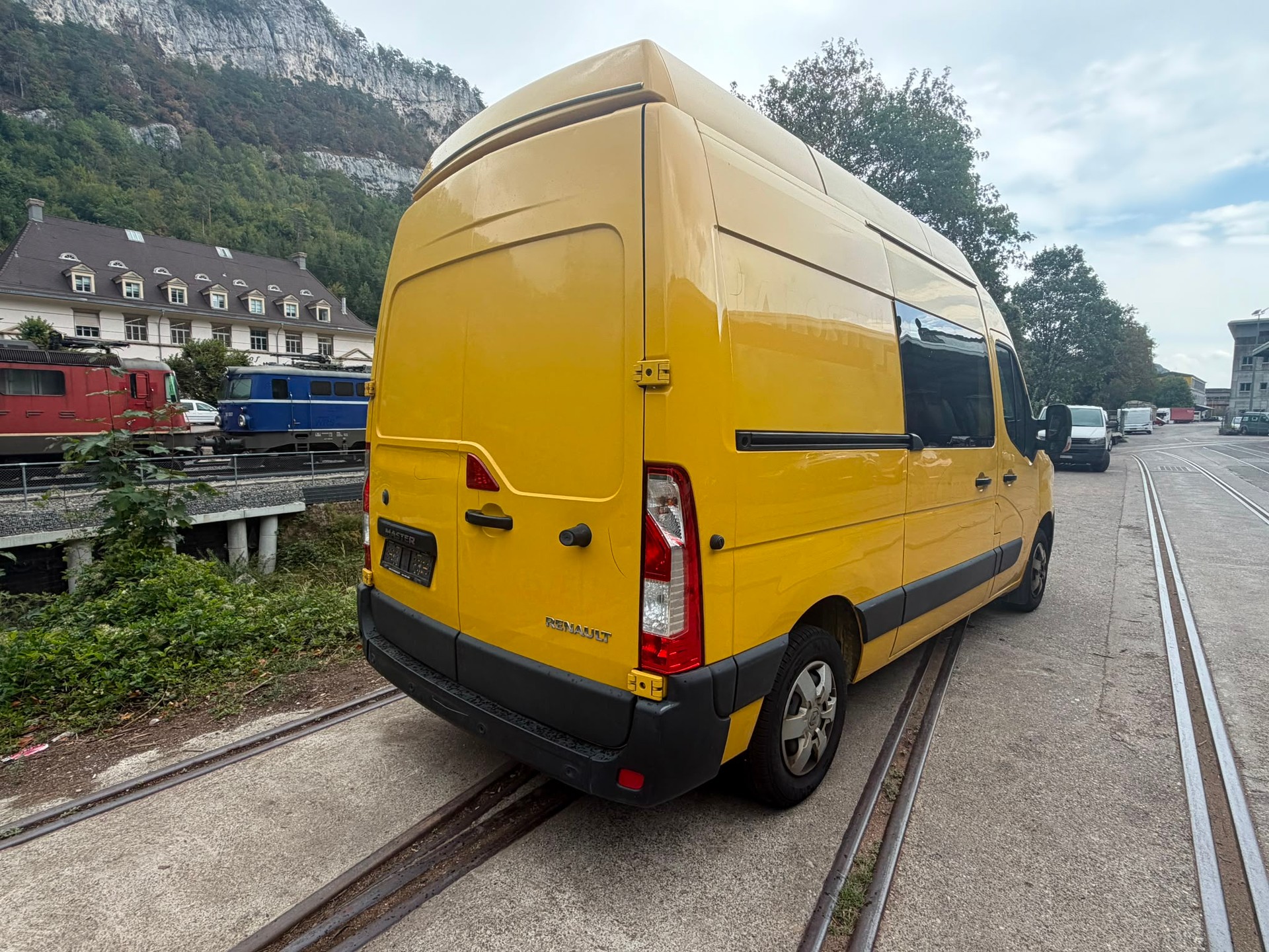 RENAULT Master T35 2.3dCi 135 L2H2-image-2