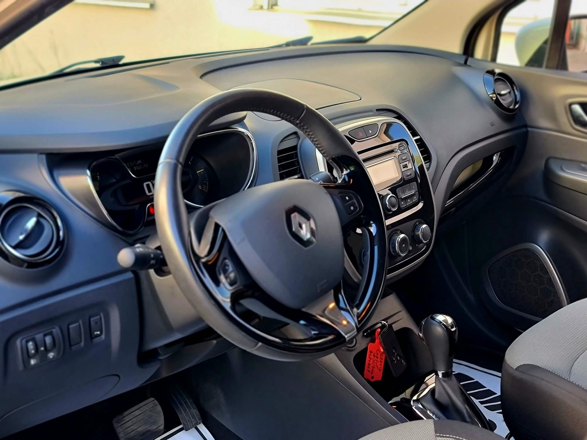 RENAULT Captur 1.2 T 16V Dynamique EDC-image-10