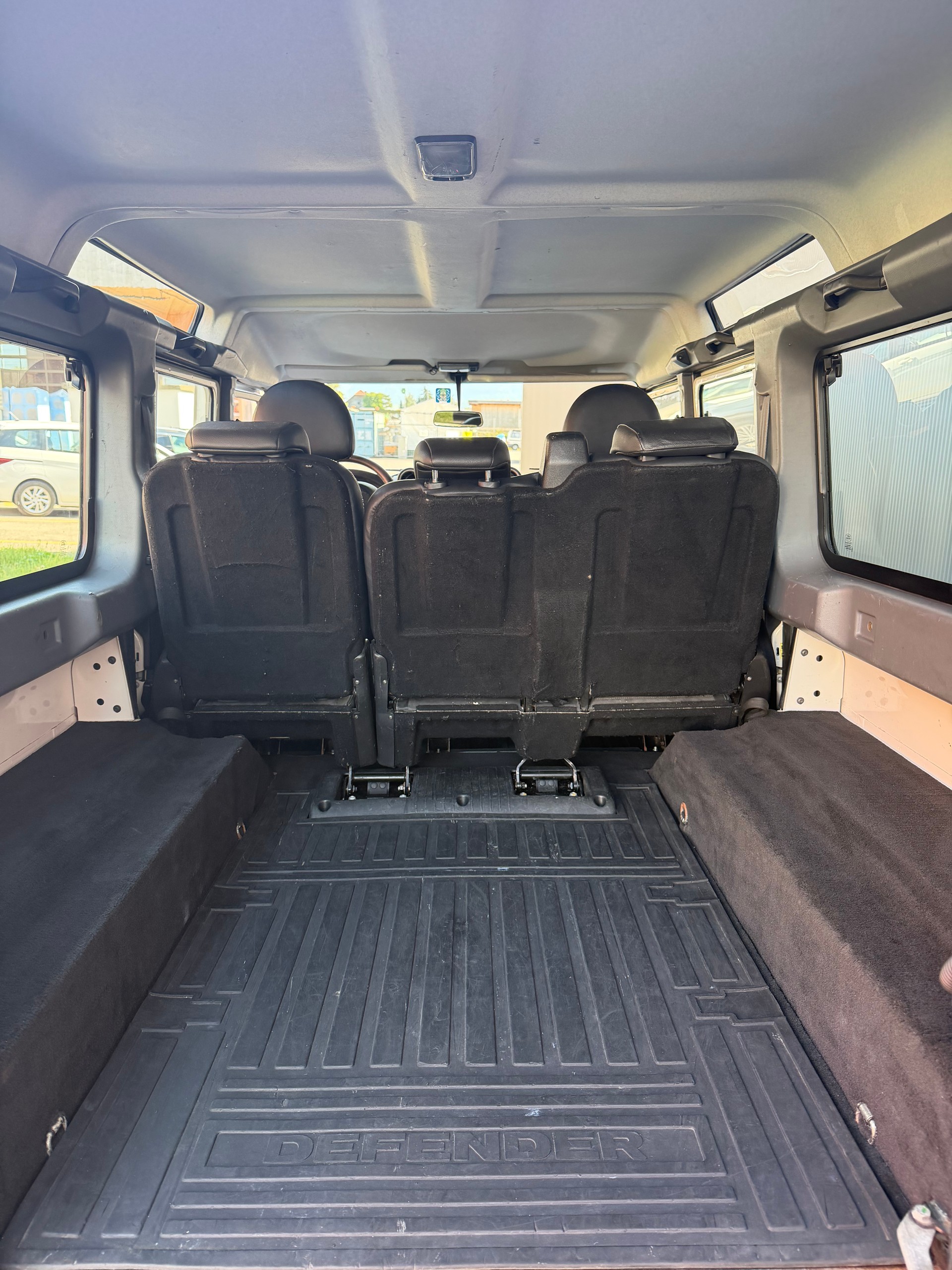 LAND ROVER Defender 110 TD4 *FIRE & ICE*-image-10