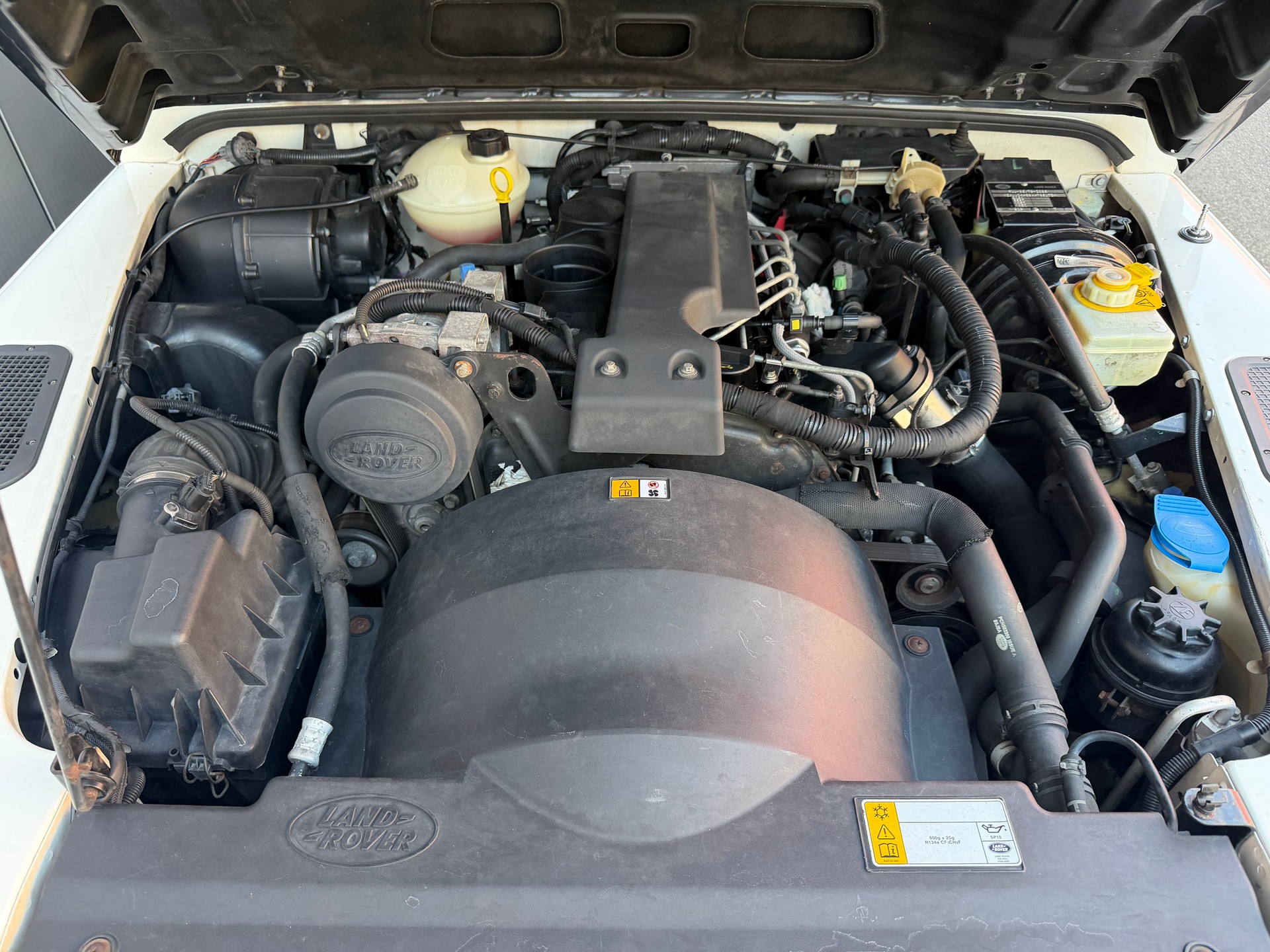 LAND ROVER Defender 110 TD4 *FIRE & ICE*-image-11