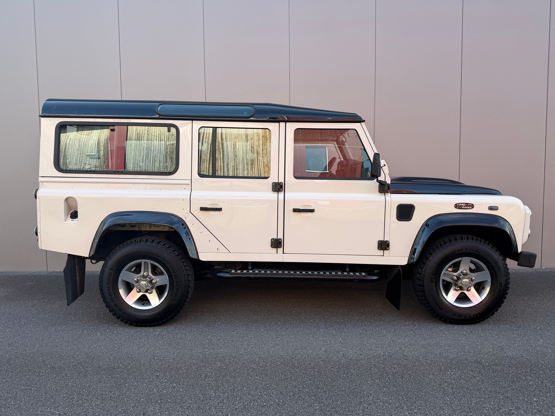 LAND ROVER Defender 110 TD4 *FIRE & ICE*-image-4