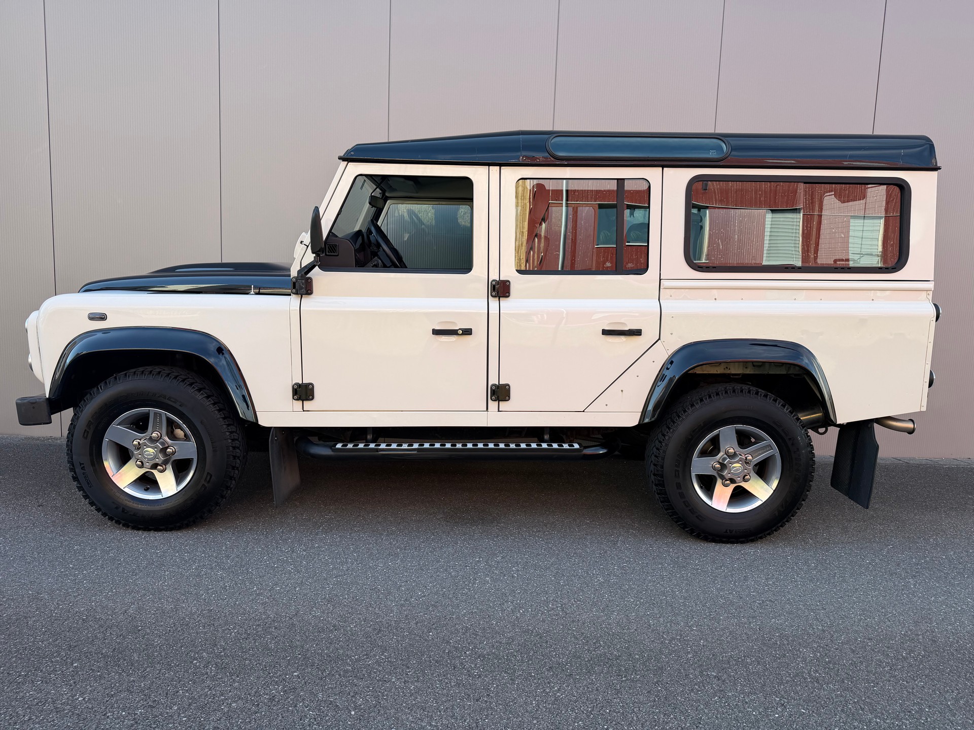 LAND ROVER Defender 110 TD4 *FIRE & ICE*-image-1