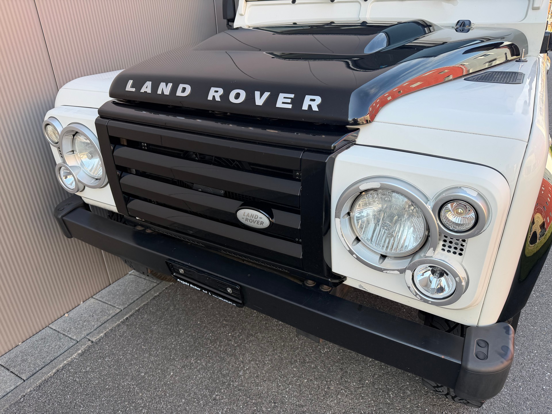 LAND ROVER Defender 110 TD4 *FIRE & ICE*-image-16