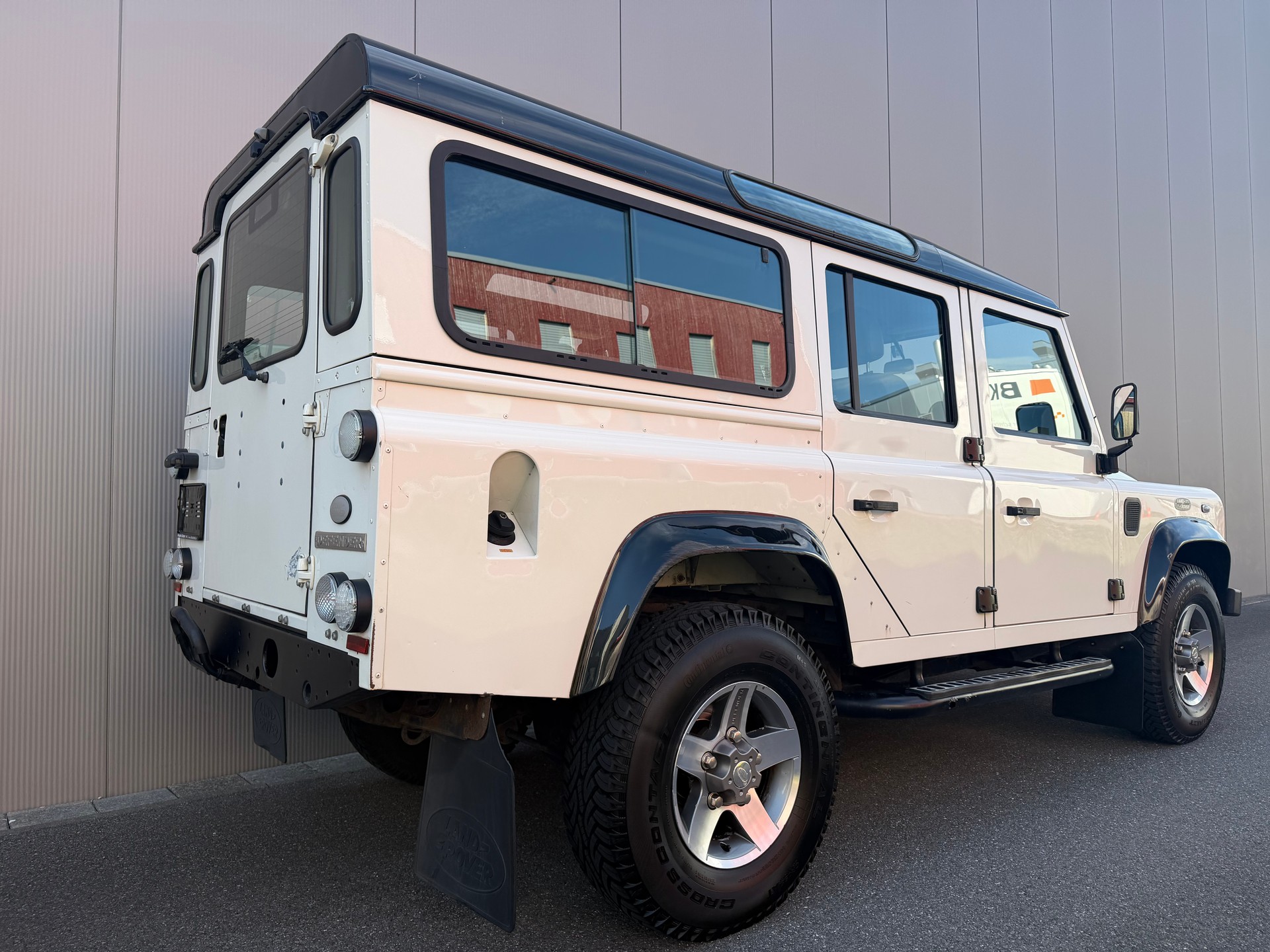 LAND ROVER Defender 110 TD4 *FIRE & ICE*-image-5