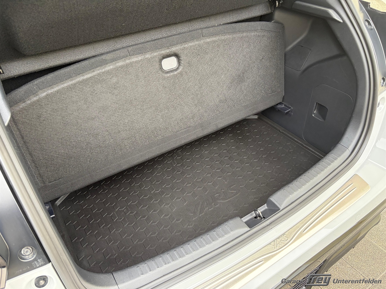 TOYOTA Yaris 1.5 GR Sport e-CVT-image-15