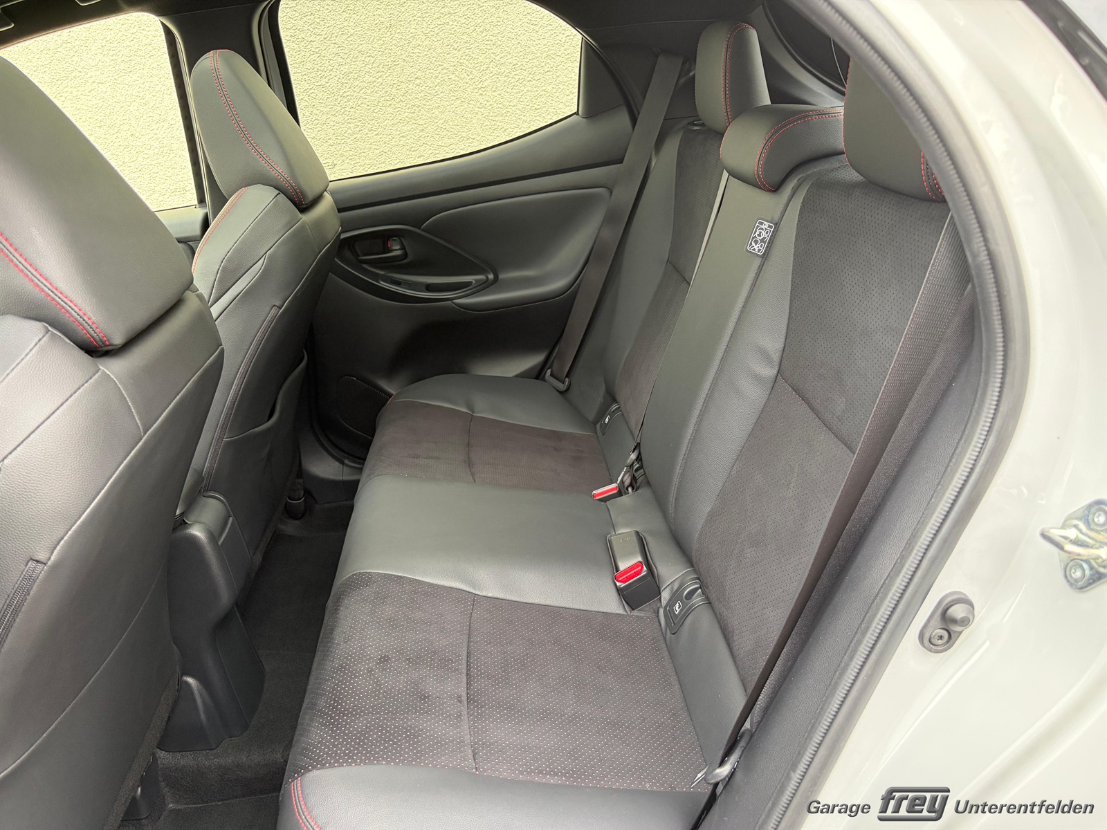TOYOTA Yaris 1.5 GR Sport e-CVT-image-13