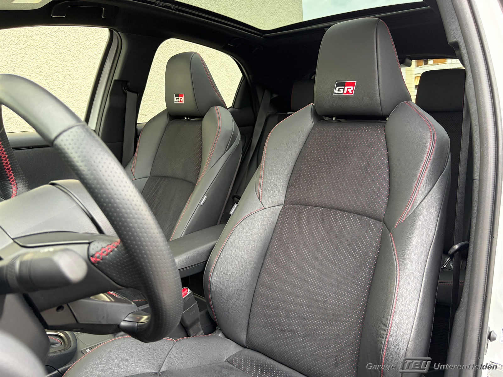 TOYOTA Yaris 1.5 GR Sport e-CVT-image-4