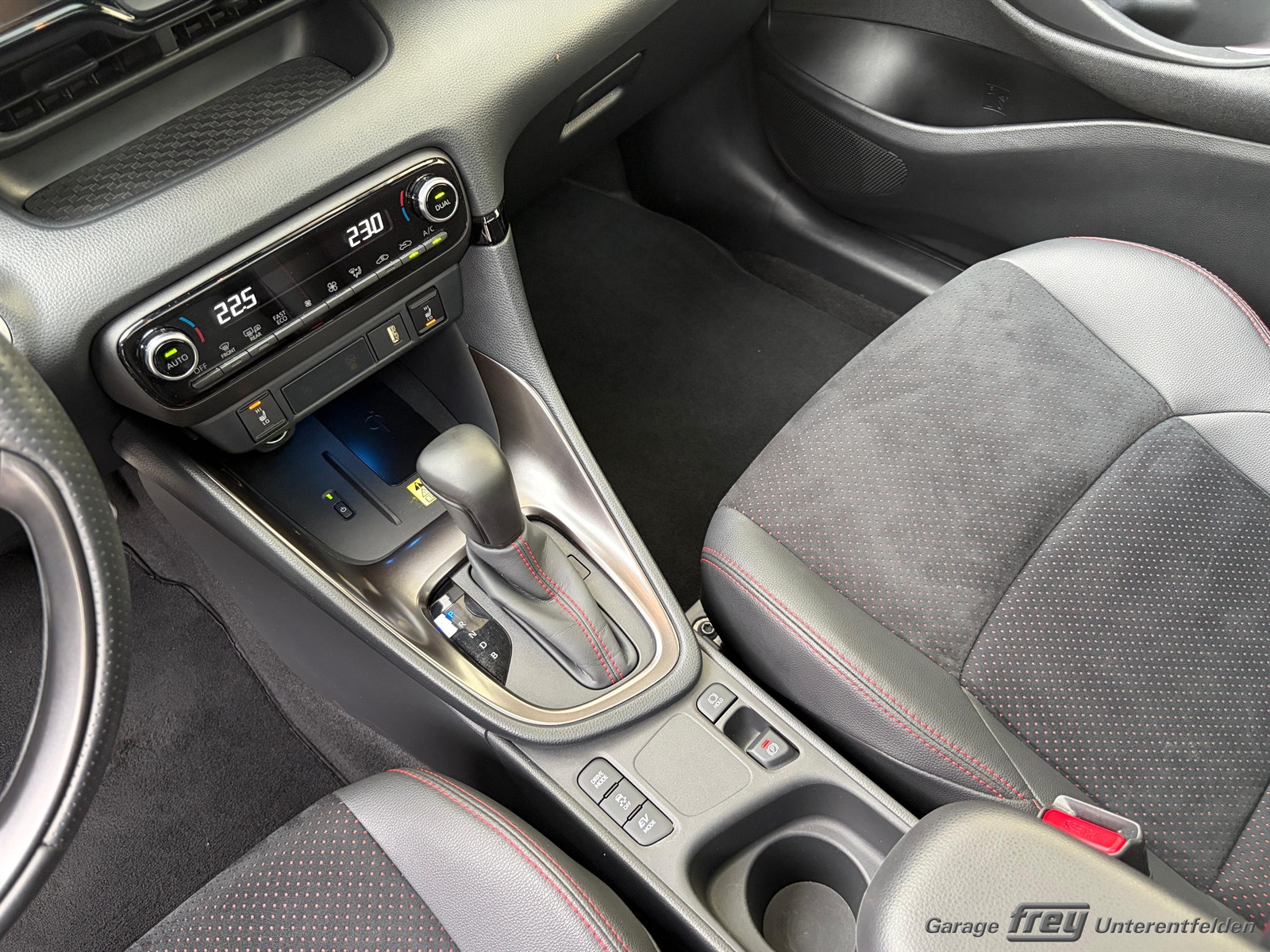 TOYOTA Yaris 1.5 GR Sport e-CVT-image-11