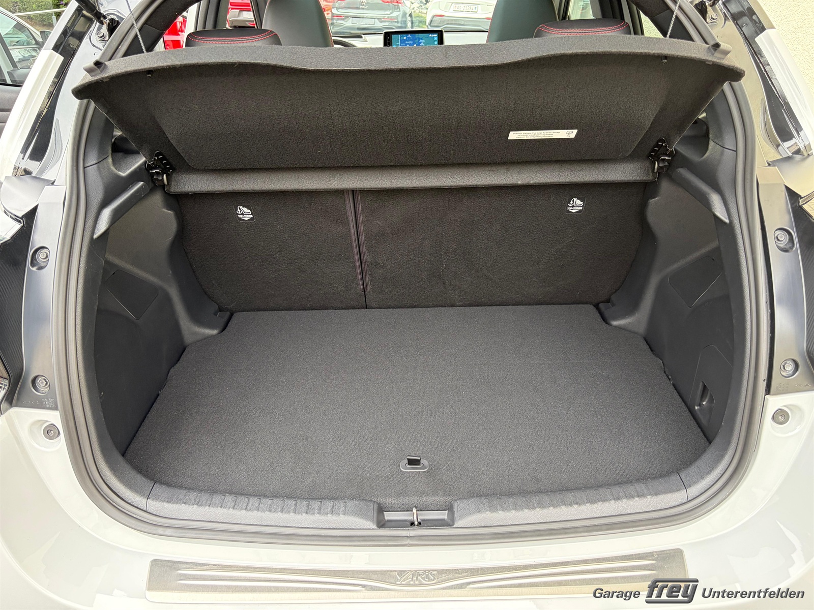 TOYOTA Yaris 1.5 GR Sport e-CVT-image-14