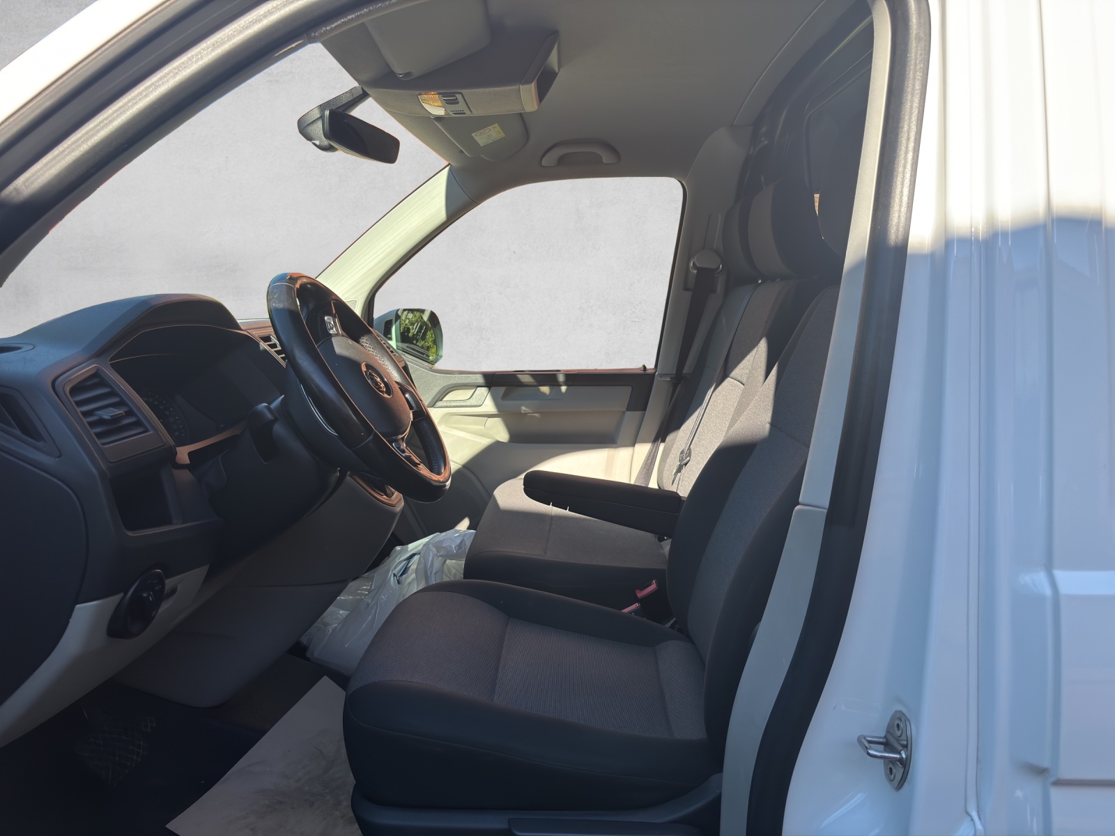 VW T6 2.0 TDI 4Motion DSG-image-8