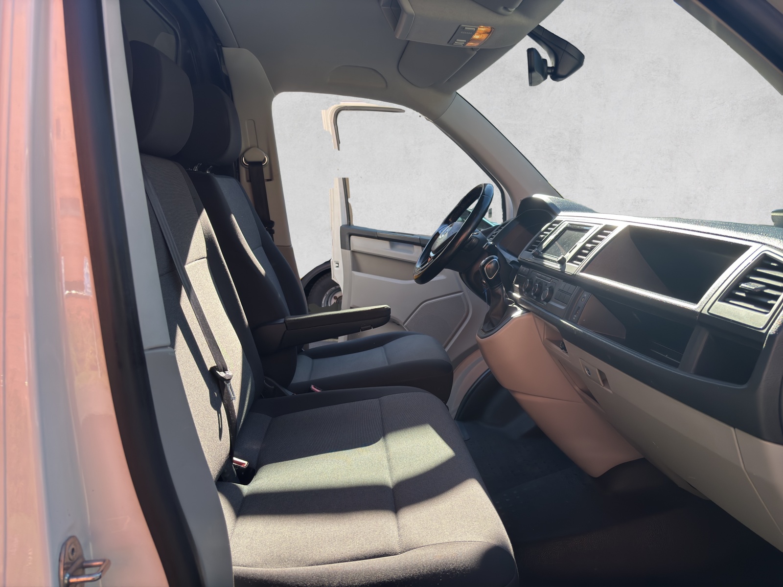 VW T6 2.0 TDI 4Motion DSG-image-12