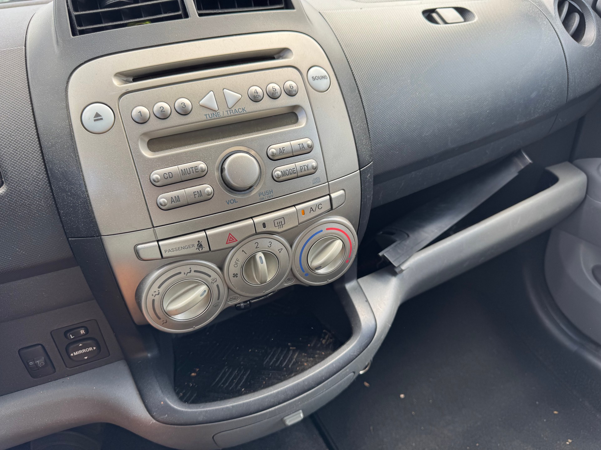 DAIHATSU Sirion 1.3 eco-4WD-image-4