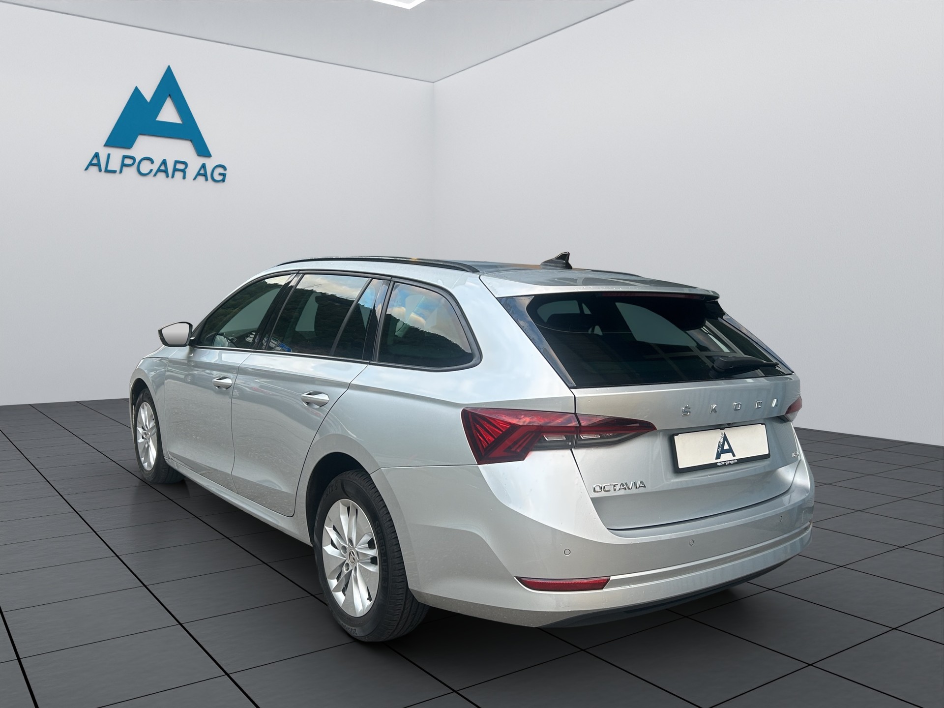 SKODA Octavia Combi 2.0 TDI DSG Ambition 4x4-image-4