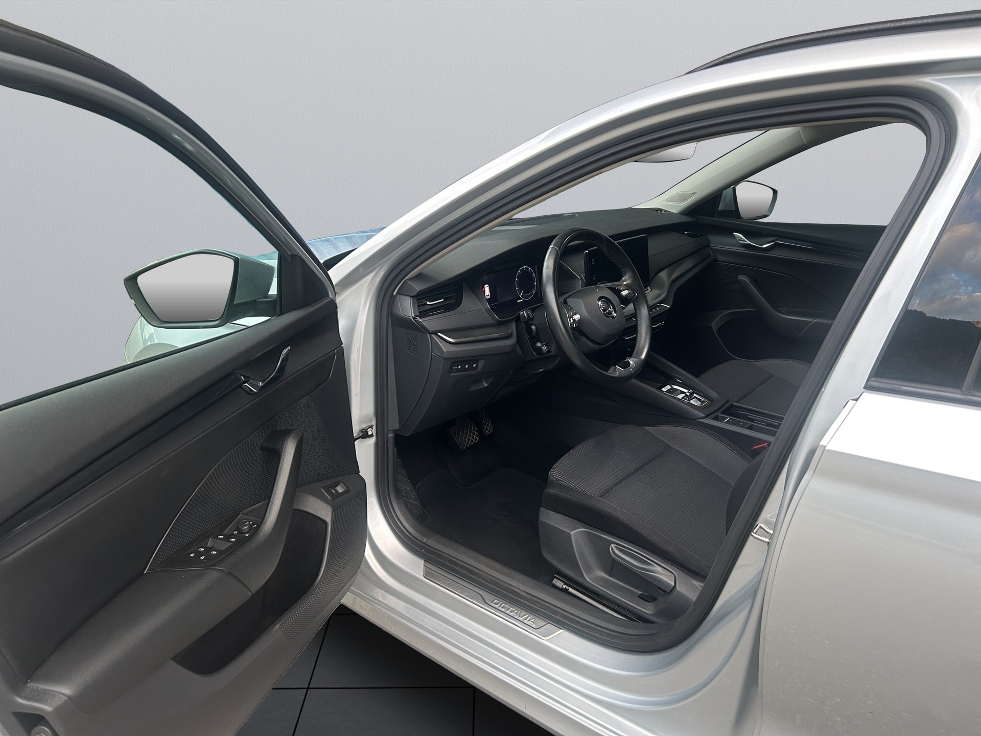 SKODA Octavia Combi 2.0 TDI DSG Ambition 4x4-image-9