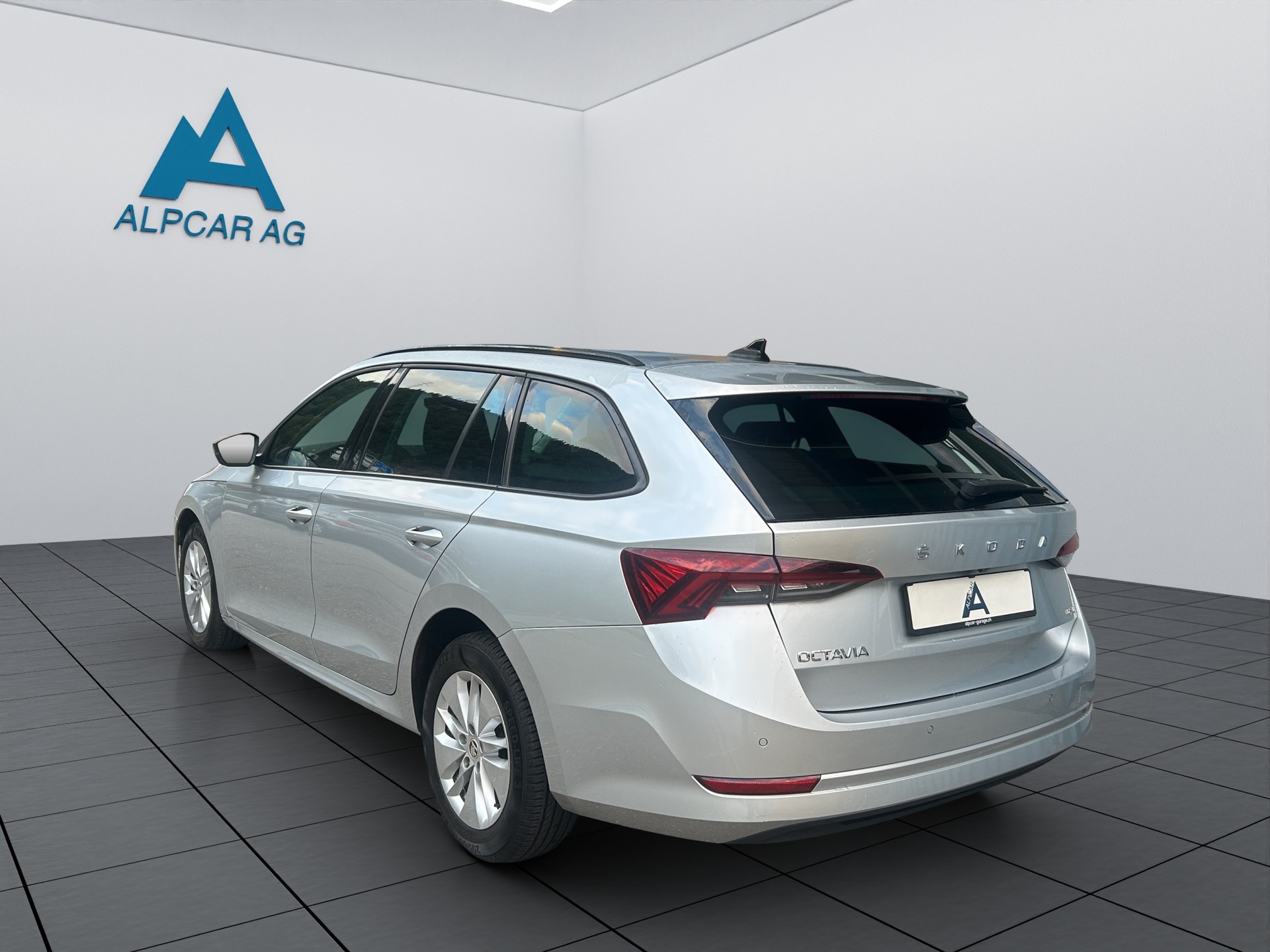 SKODA Octavia Combi 2.0 TDI DSG Ambition 4x4-image-4