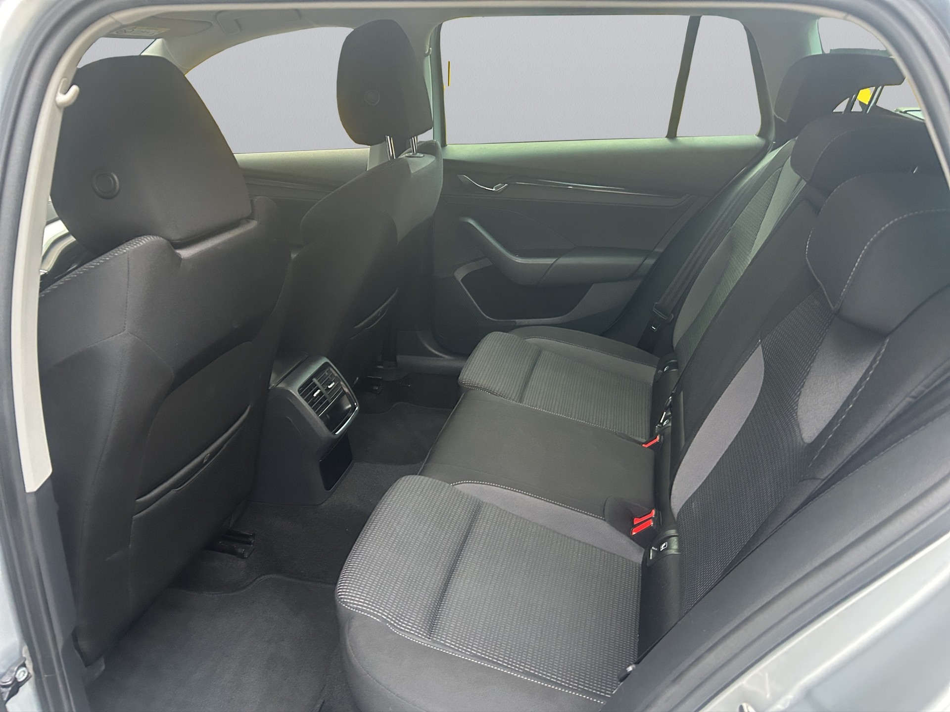 SKODA Octavia Combi 2.0 TDI DSG Ambition 4x4-image-10