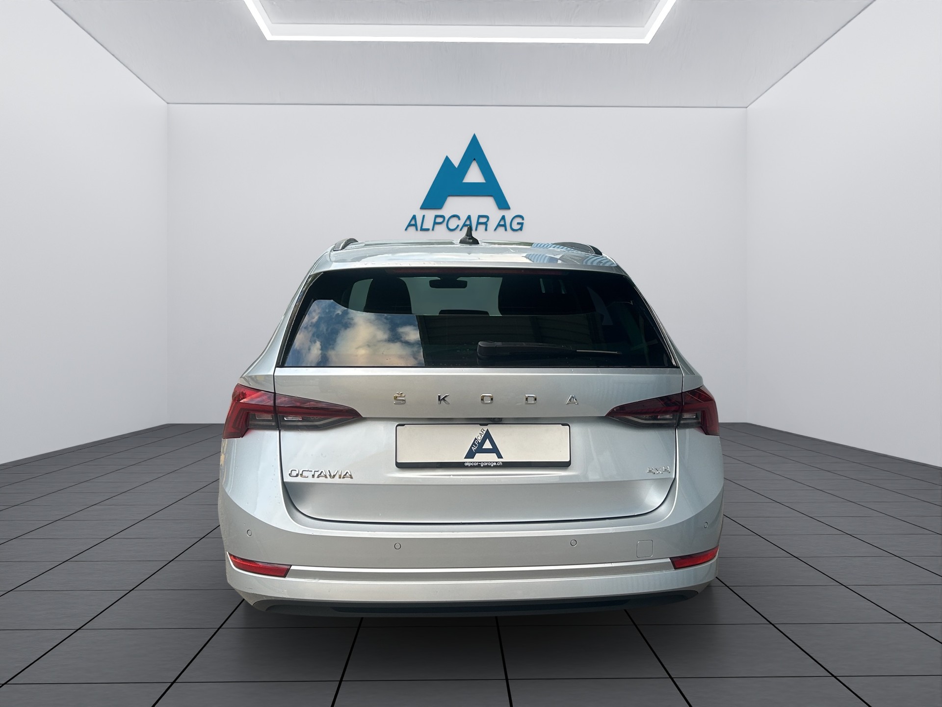 SKODA Octavia Combi 2.0 TDI DSG Ambition 4x4-image-5