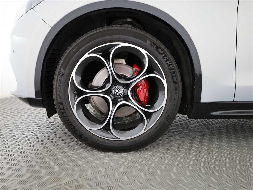 ALFA ROMEO Stelvio 2.0 Veloce Q4 AT8-image-3