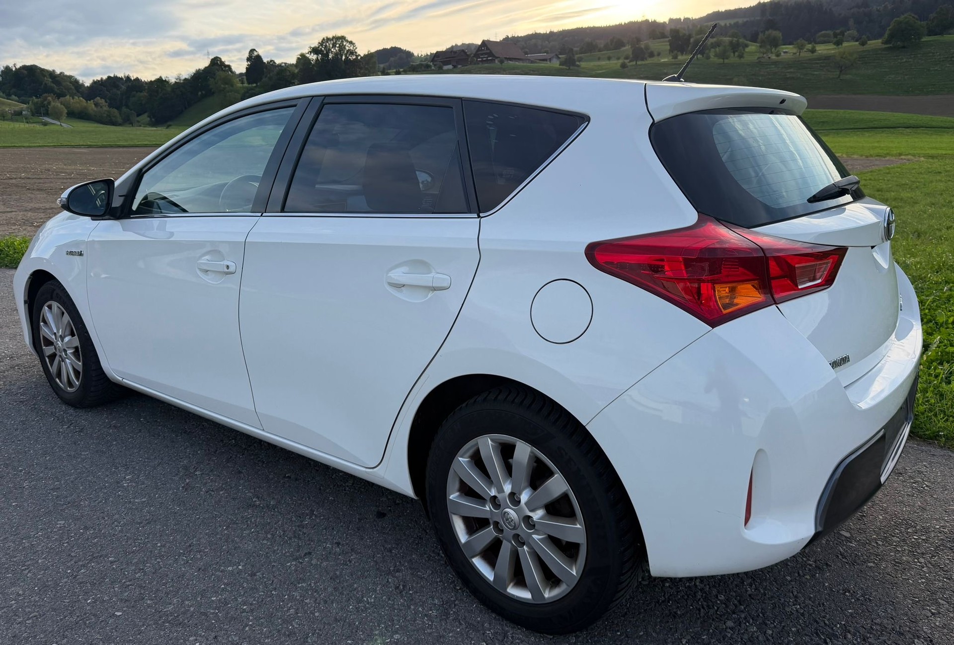 TOYOTA Auris 1.8 16V HSD Linea Sol-image-3