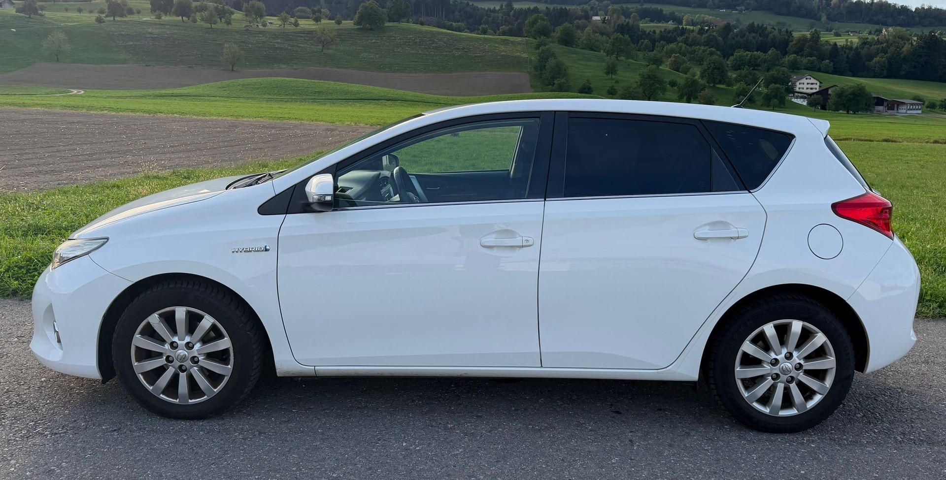 TOYOTA Auris 1.8 16V HSD Linea Sol-image-2