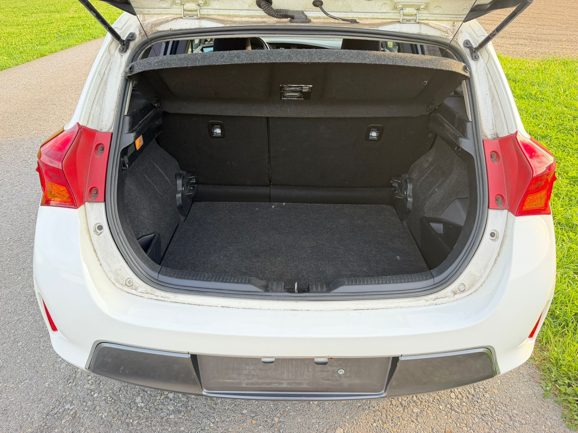TOYOTA Auris 1.8 16V HSD Linea Sol-image-11