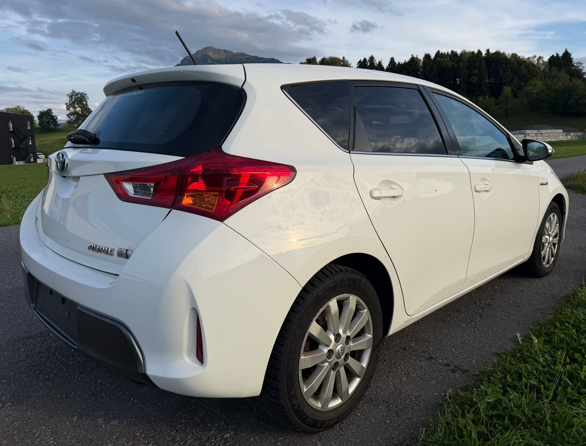 TOYOTA Auris 1.8 16V HSD Linea Sol-image-5