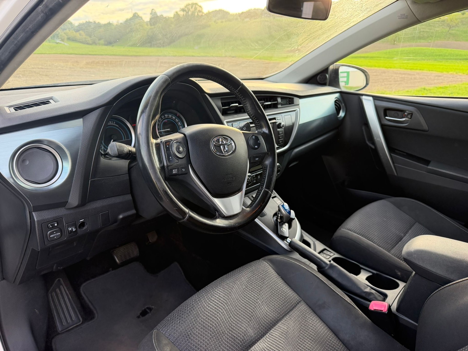 TOYOTA Auris 1.8 16V HSD Linea Sol-image-8
