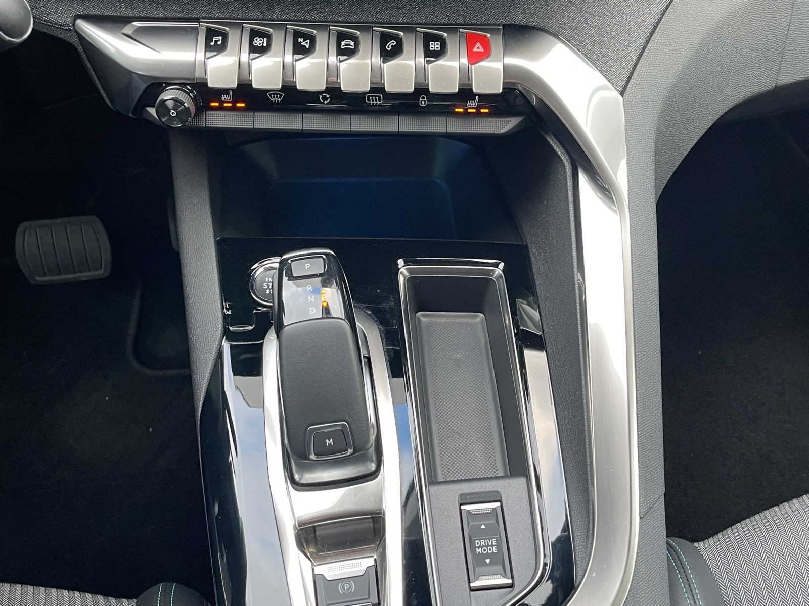 PEUGEOT 3008 1.5 BlueHDi Allure Pack EAT8-image-23