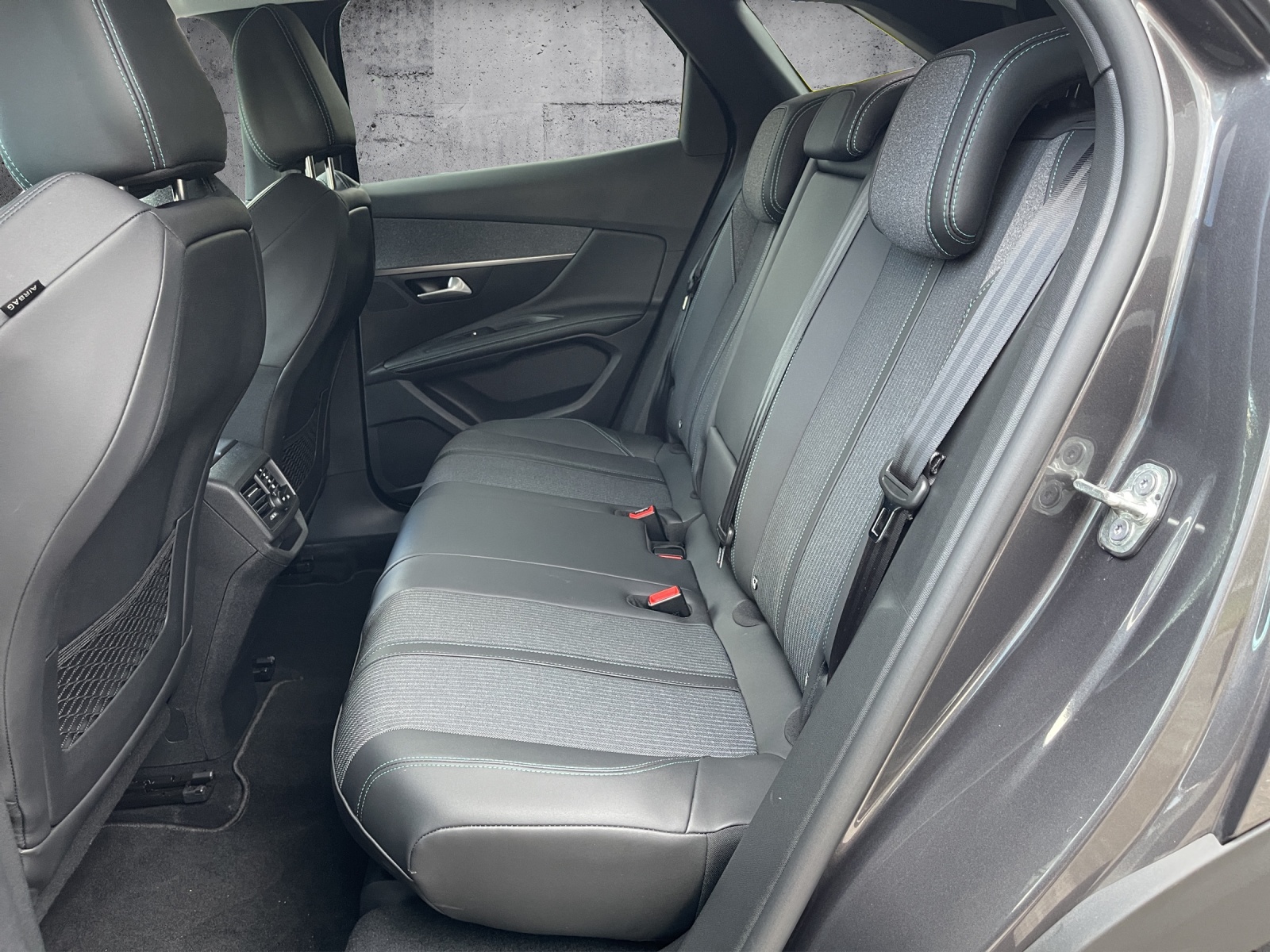 PEUGEOT 3008 1.5 BlueHDi Allure Pack EAT8-image-12