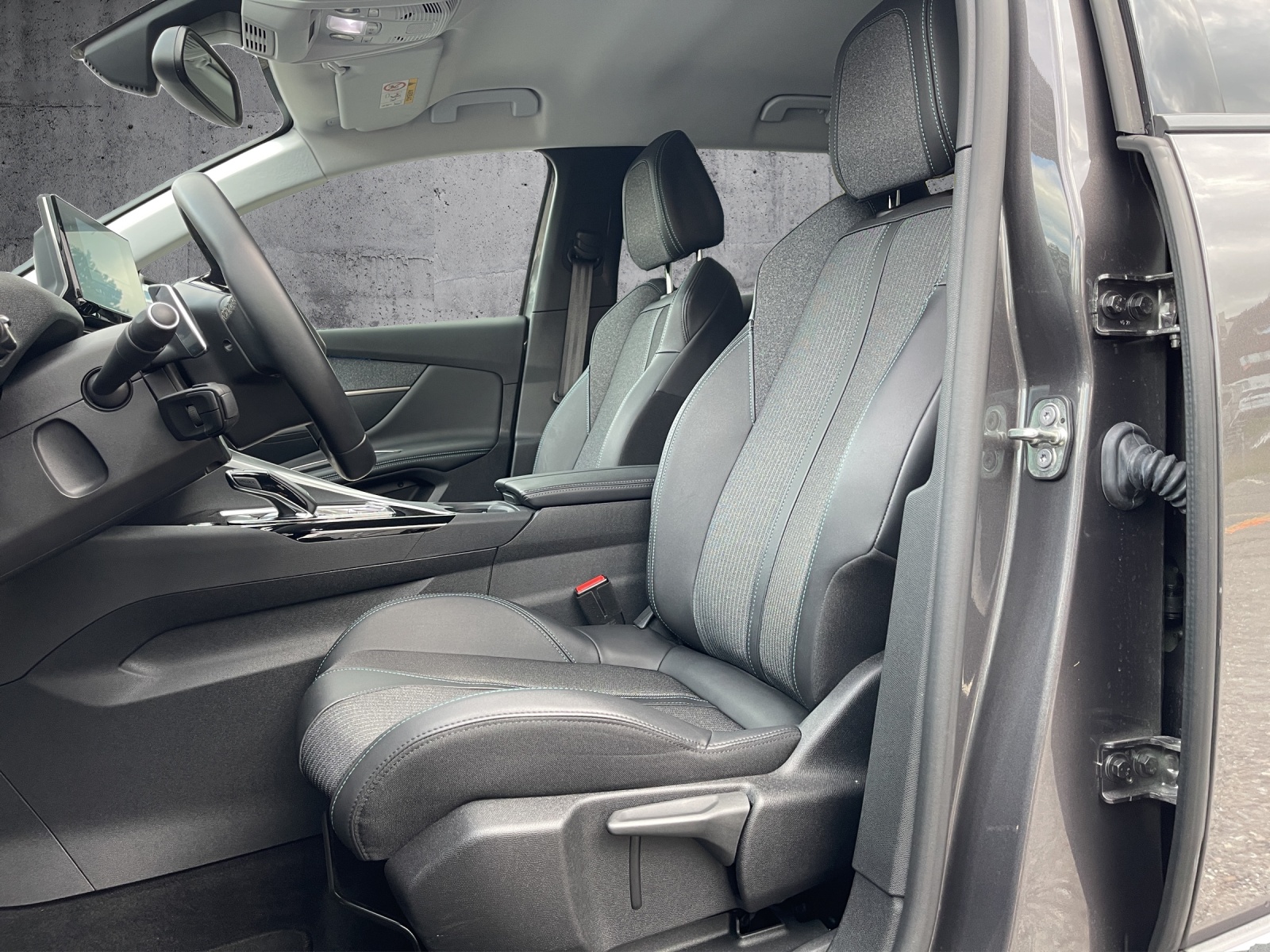 PEUGEOT 3008 1.5 BlueHDi Allure Pack EAT8-image-8