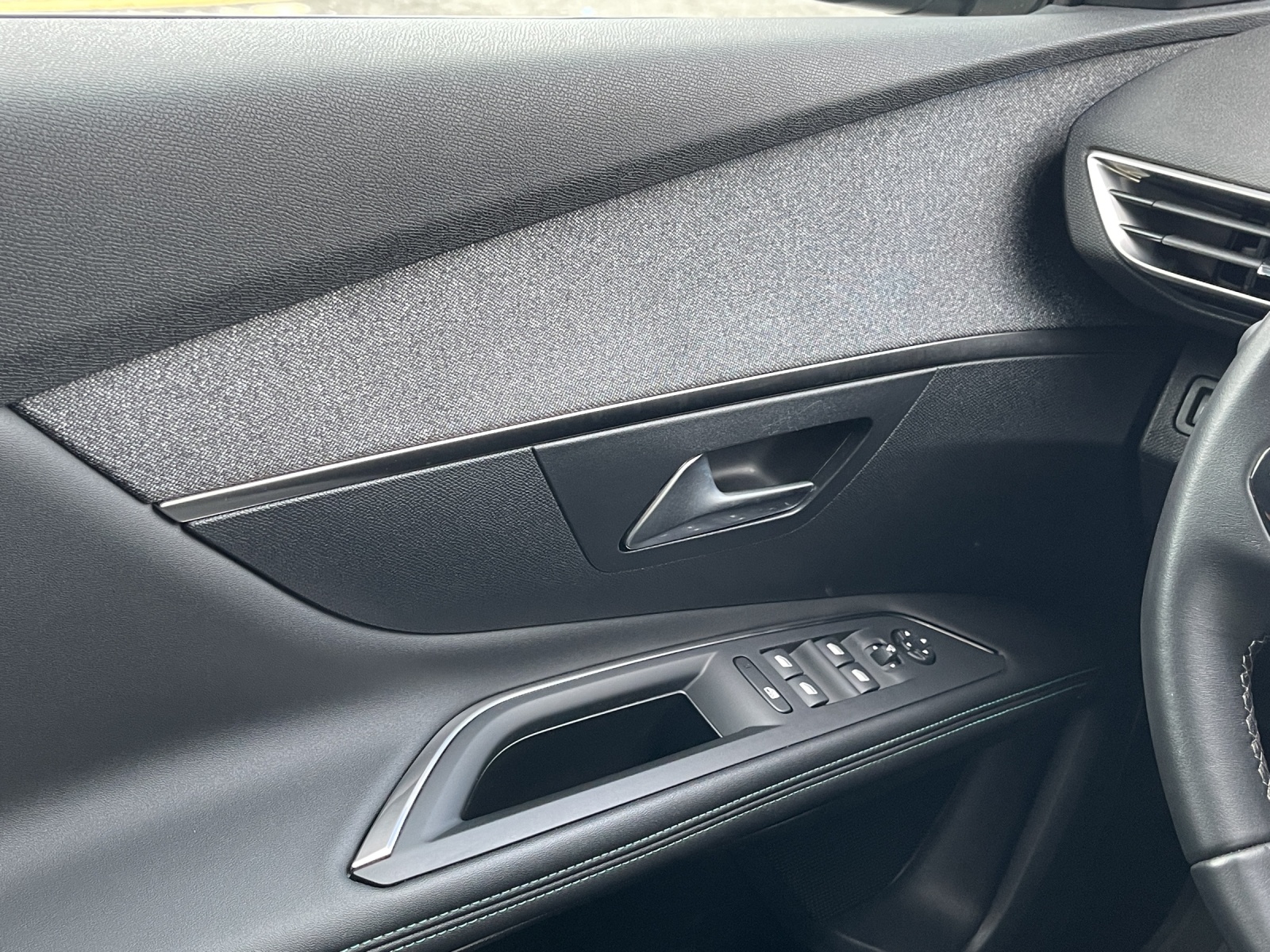 PEUGEOT 3008 1.5 BlueHDi Allure Pack EAT8-image-11