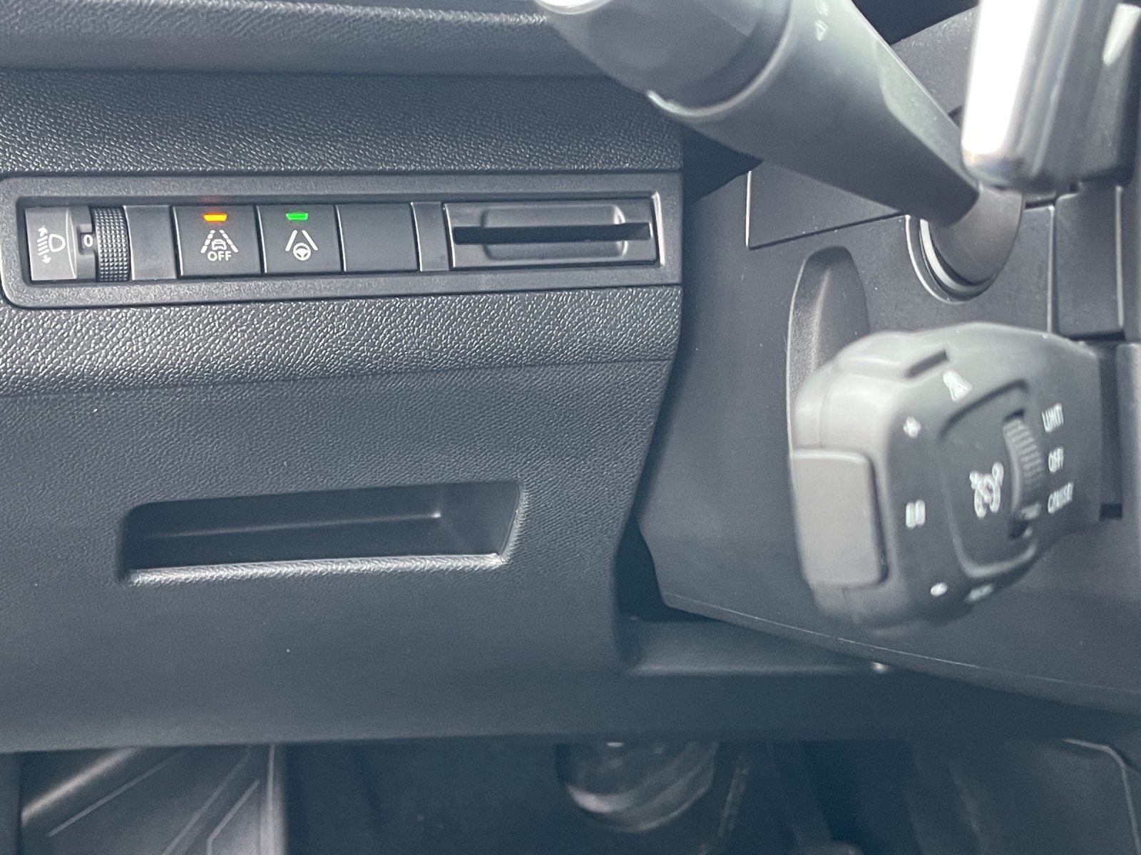 PEUGEOT 3008 1.5 BlueHDi Allure Pack EAT8-image-27