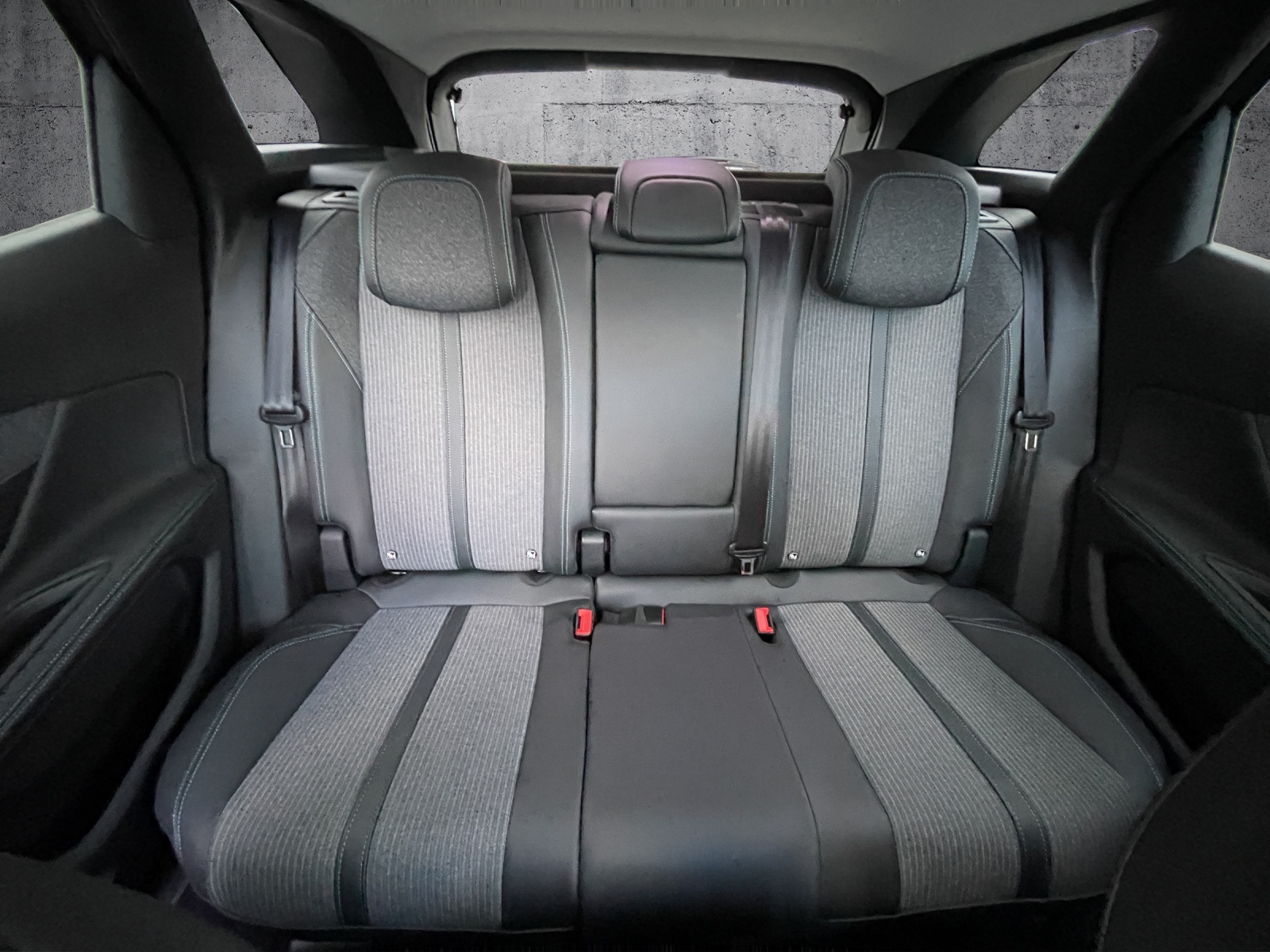 PEUGEOT 3008 1.5 BlueHDi Allure Pack EAT8-image-17