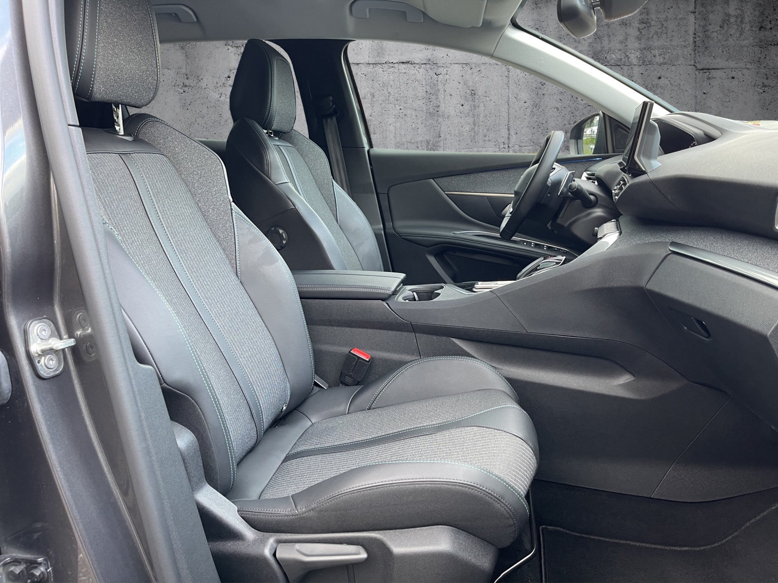 PEUGEOT 3008 1.5 BlueHDi Allure Pack EAT8-image-16
