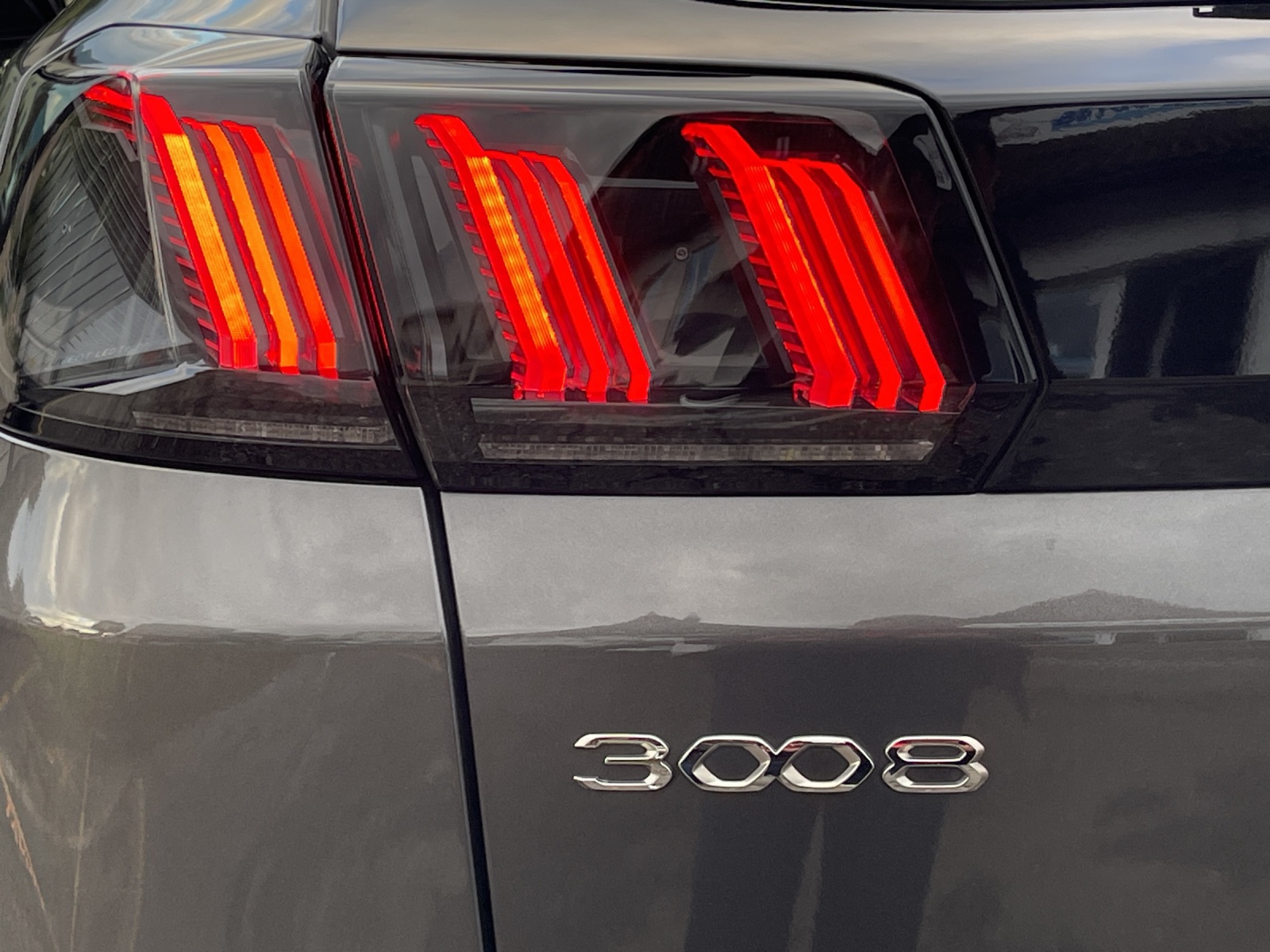 PEUGEOT 3008 1.5 BlueHDi Allure Pack EAT8-image-28