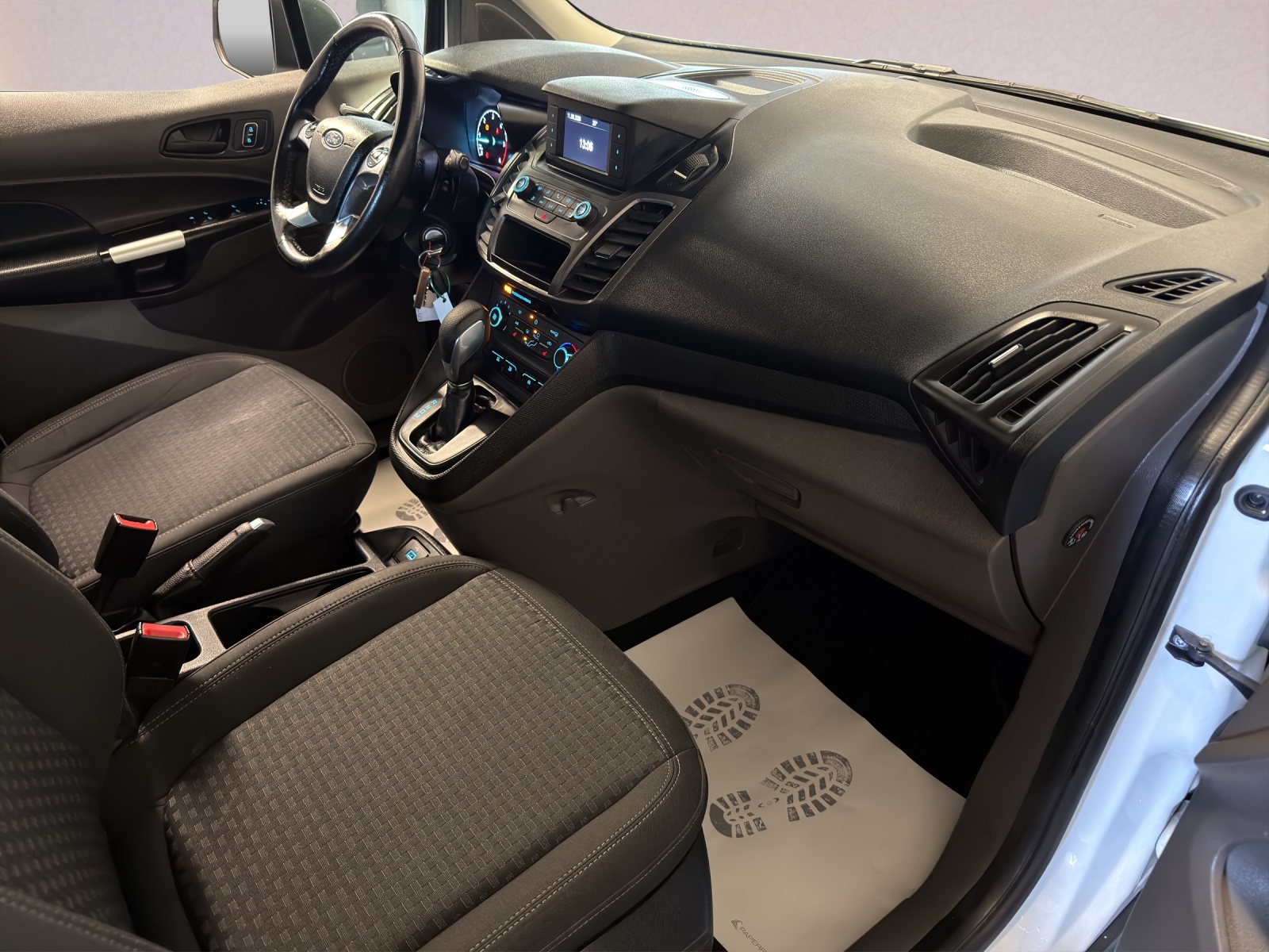 FORD Grand Tourneo Connect 1.5 EcoBlue Trend Automat-image-11