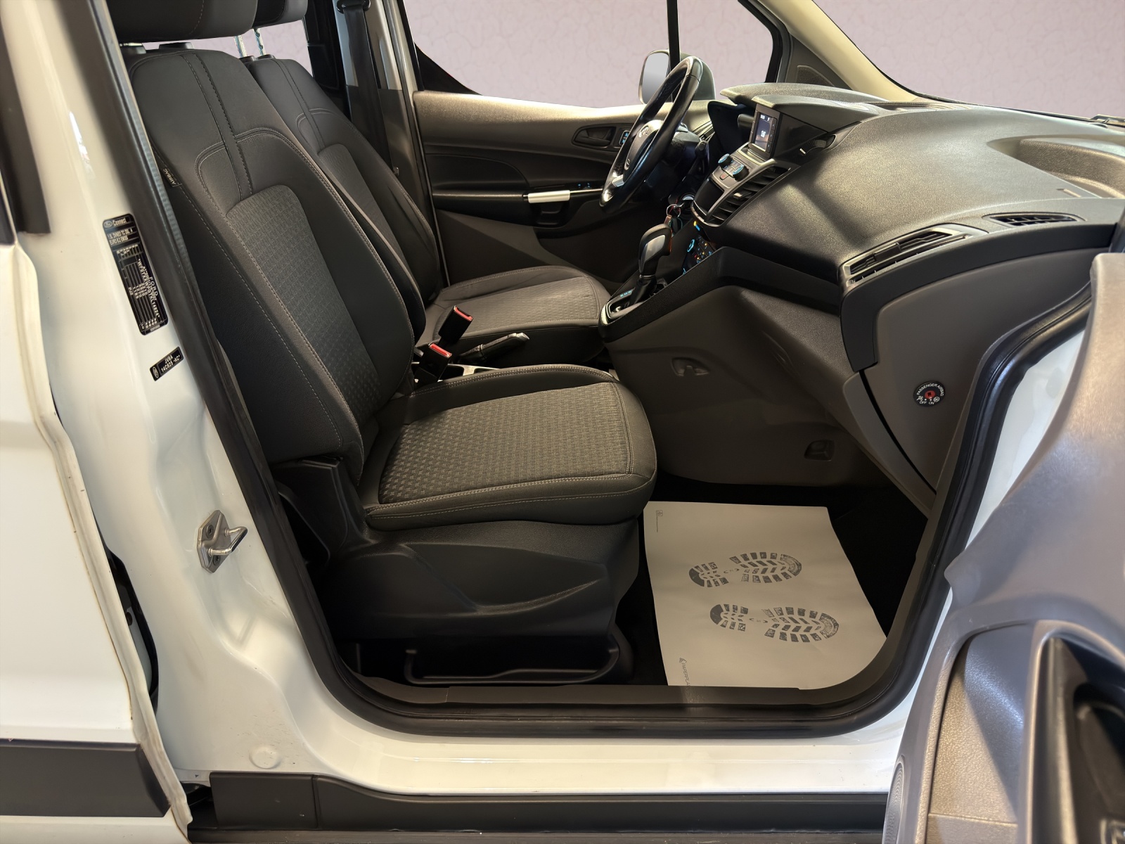 FORD Grand Tourneo Connect 1.5 EcoBlue Trend Automat-image-12