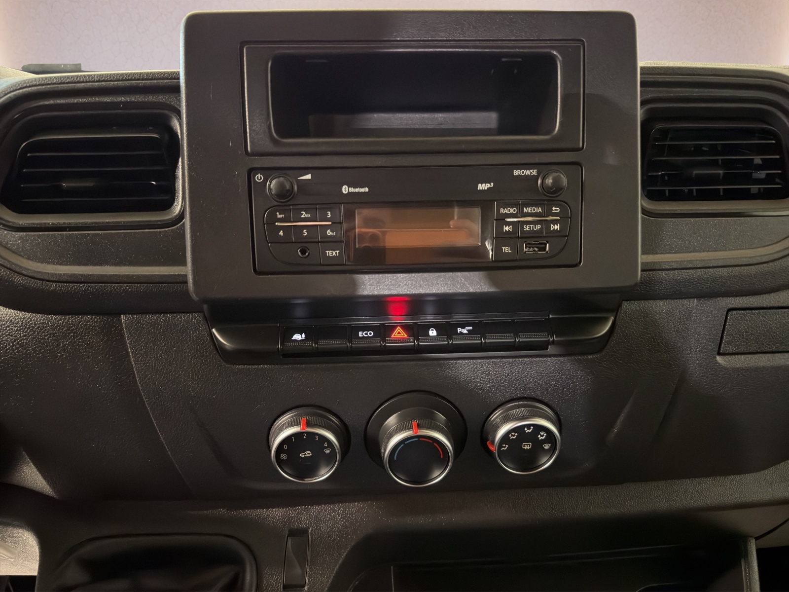RENAULT Master T35 2.3dCi 135 L3H2-image-8