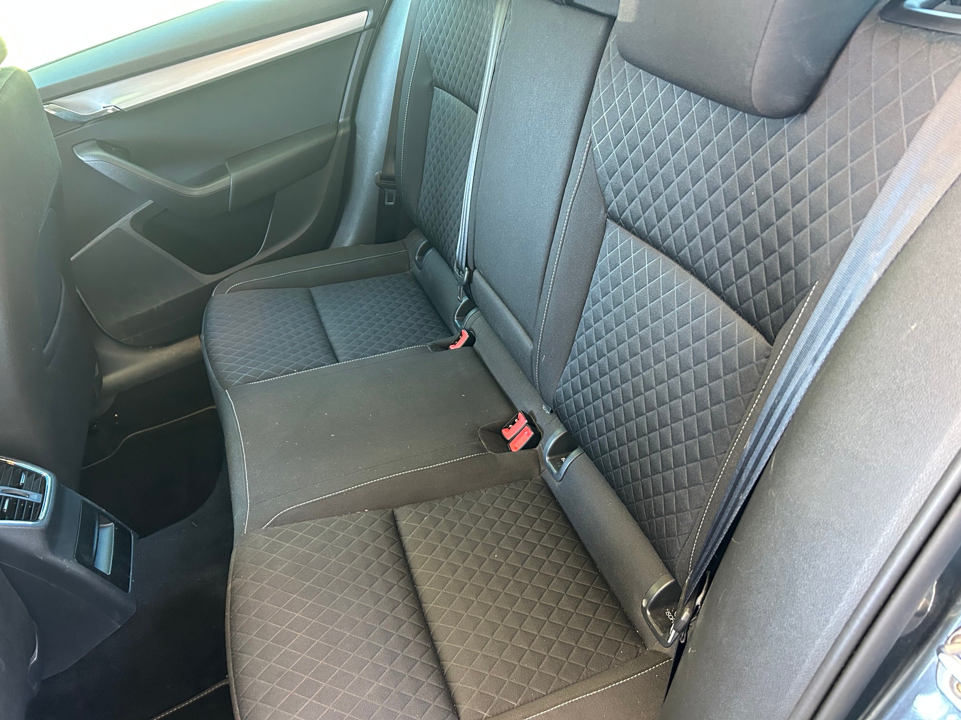 SKODA Octavia Combi 1.8 TSI Swiss Edition 4x4 DSG-image-8