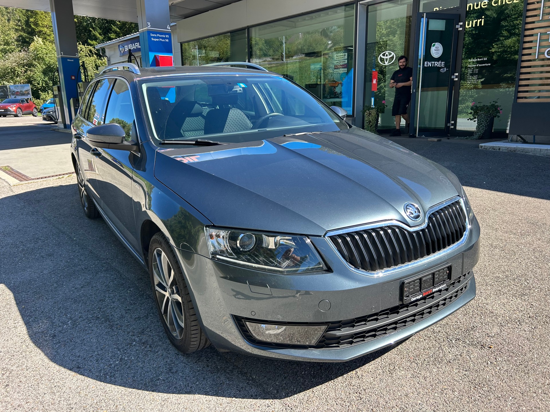 SKODA Octavia Combi 1.8 TSI Swiss Edition 4x4 DSG-image-1