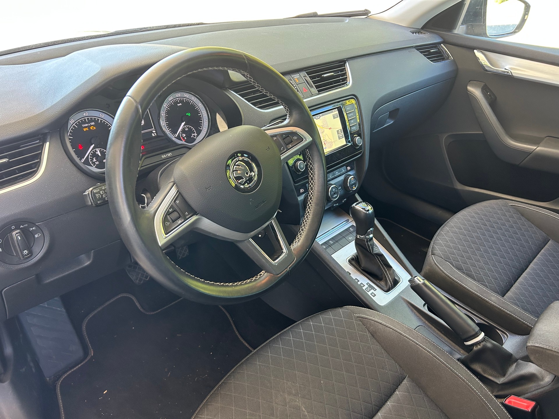 SKODA Octavia Combi 1.8 TSI Swiss Edition 4x4 DSG-image-9