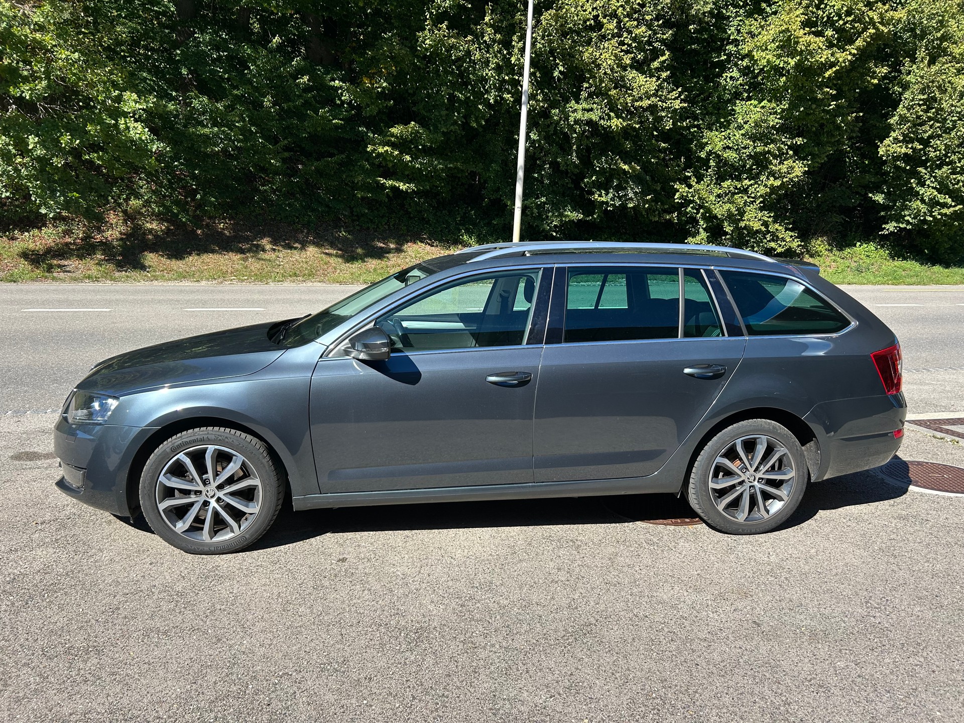 SKODA Octavia Combi 1.8 TSI Swiss Edition 4x4 DSG-image-3