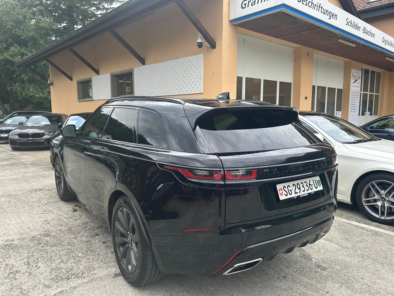 LAND ROVER 3.0 D 300 R-Dynamic SE-image-5