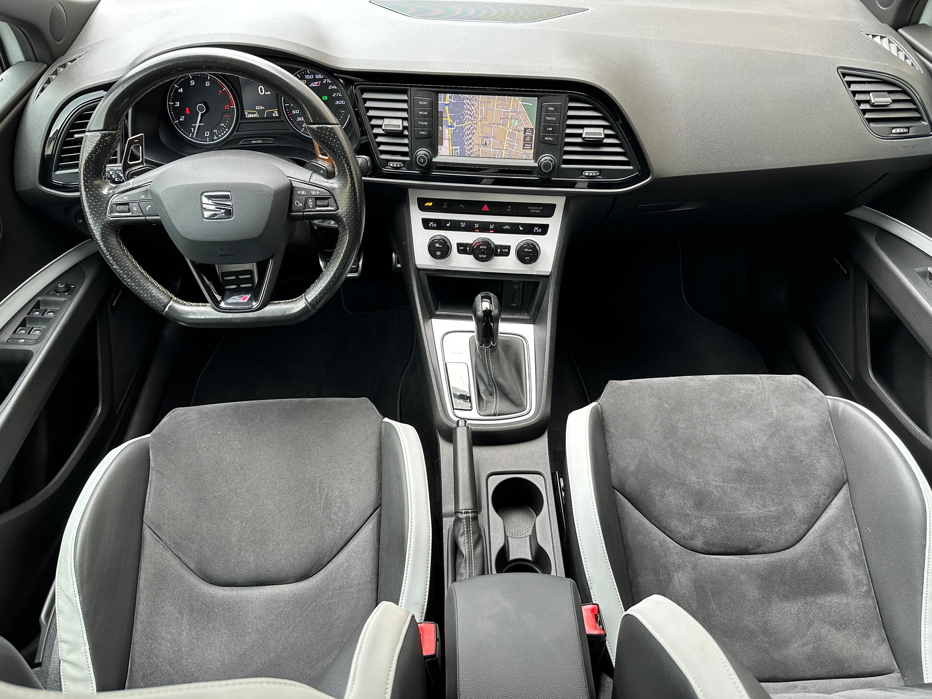 SEAT Leon 2.0 TSI Cupra 290 DSG-image-8