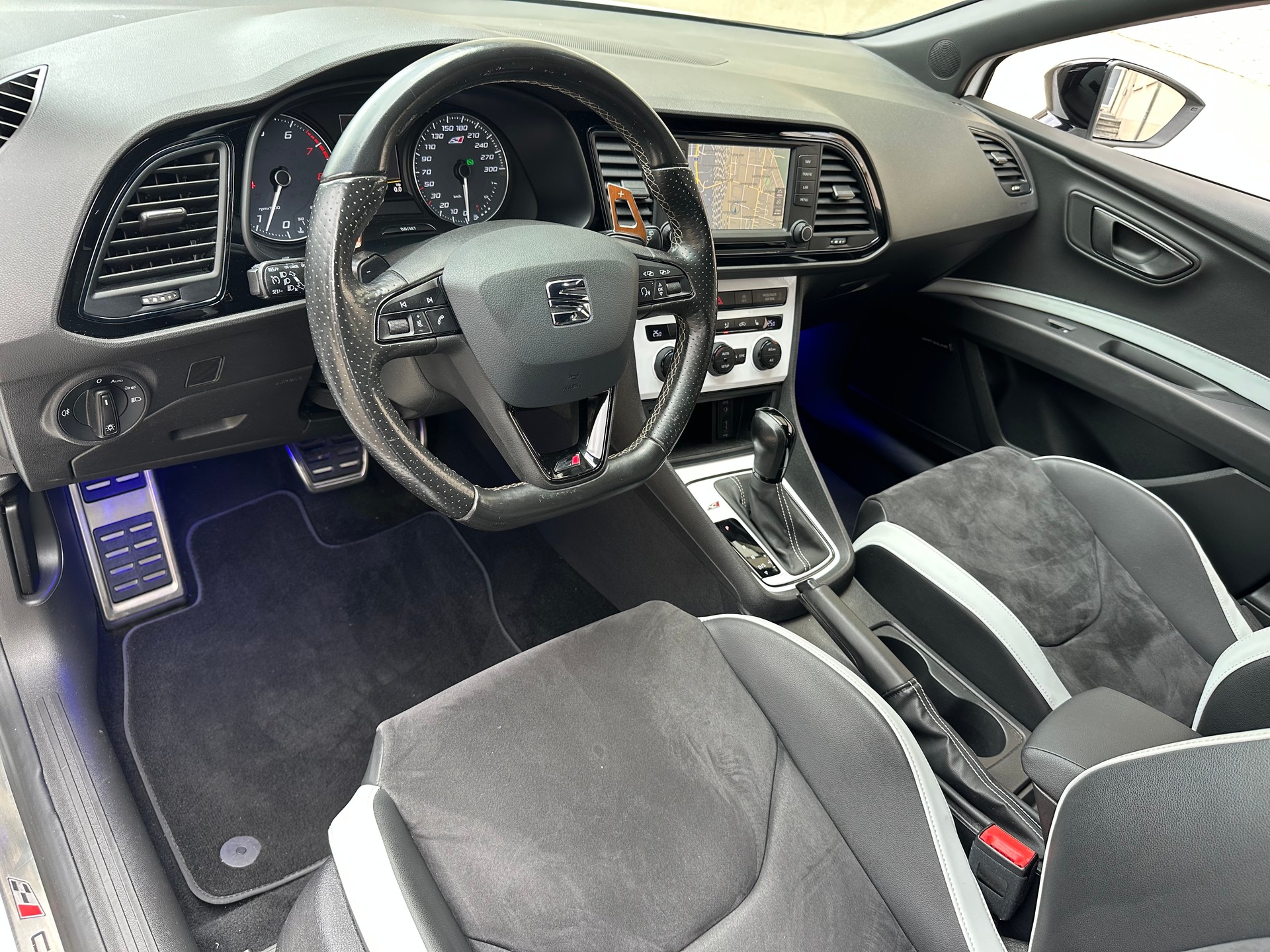 SEAT Leon 2.0 TSI Cupra 290 DSG-image-9