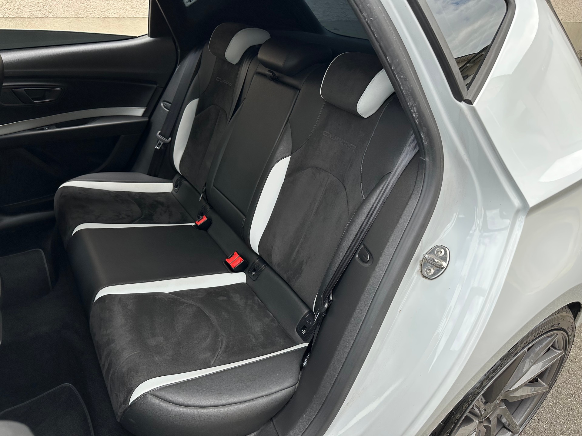 SEAT Leon 2.0 TSI Cupra 290 DSG-image-14