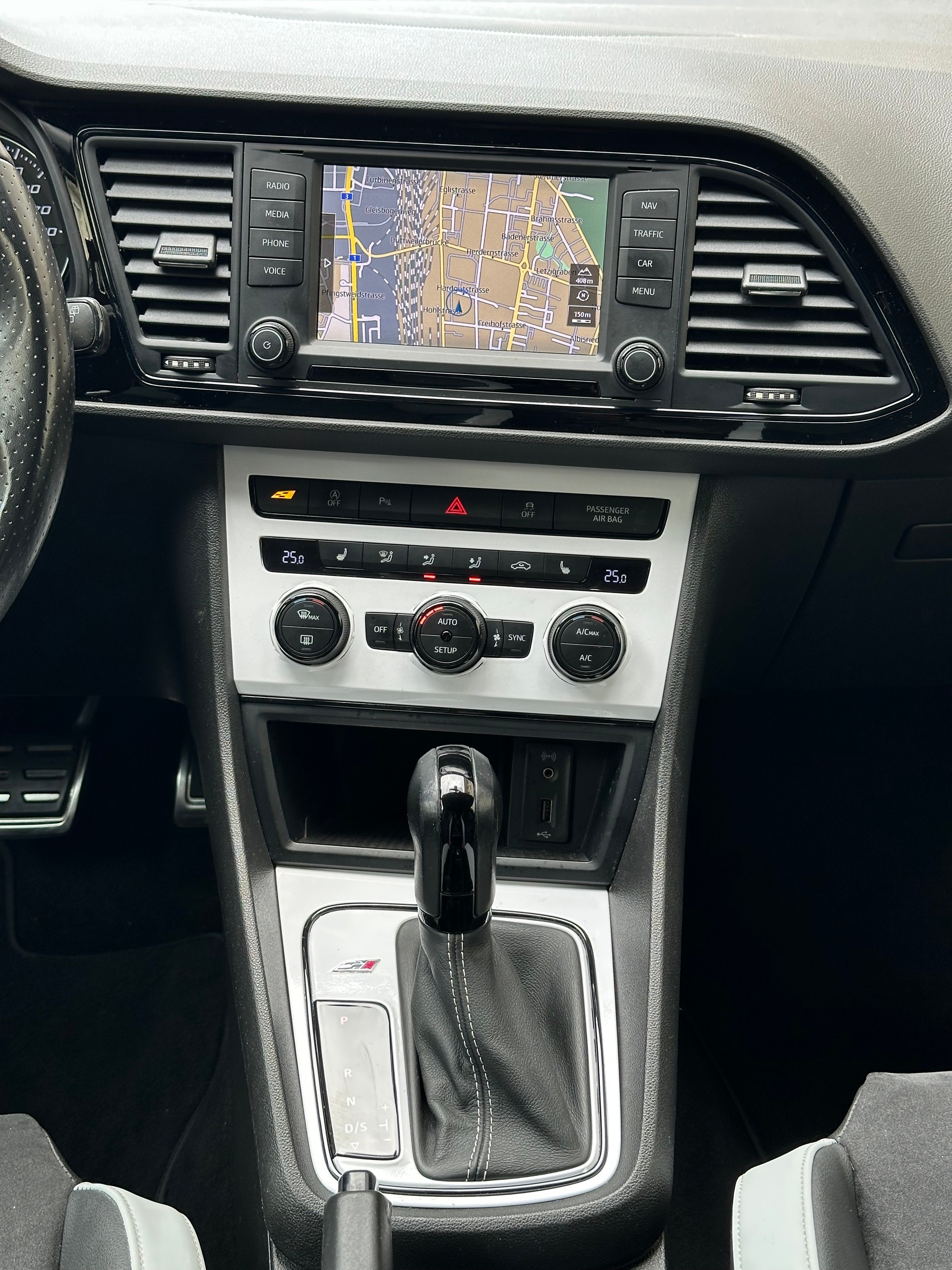 SEAT Leon 2.0 TSI Cupra 290 DSG-image-17