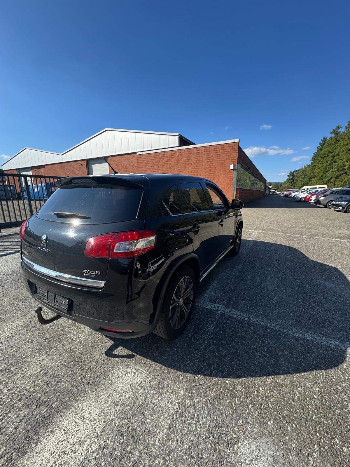 PEUGEOT 4008 1.6 HDi Allure 4WD-image-4