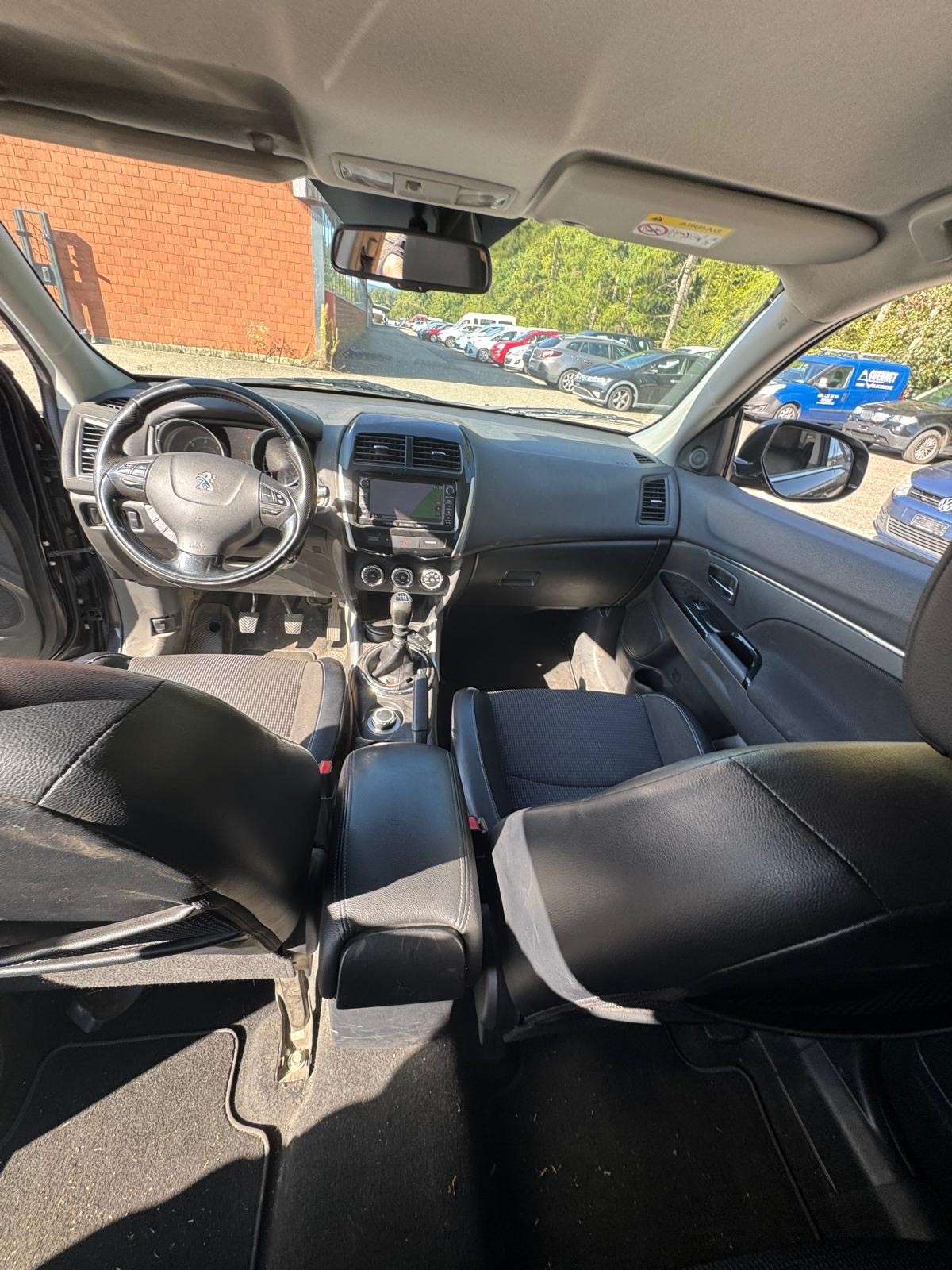 PEUGEOT 4008 1.6 HDi Allure 4WD-image-9