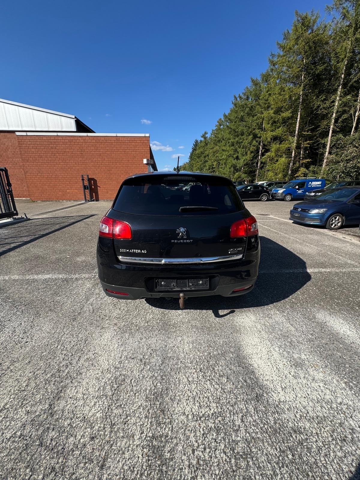 PEUGEOT 4008 1.6 HDi Allure 4WD-image-2